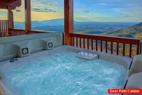 Hot tub and mountain views at 2 bedroom cabin - Chocolate Moose