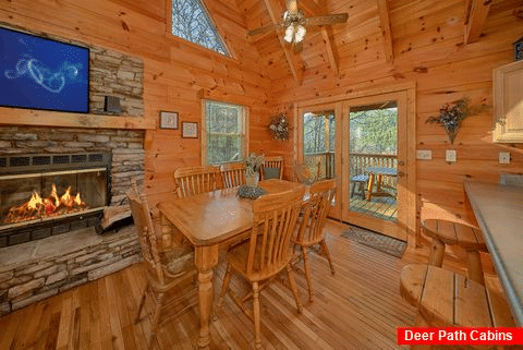 Cozy 3 bedroom cabin with wood burning fireplace - Cabin Fever