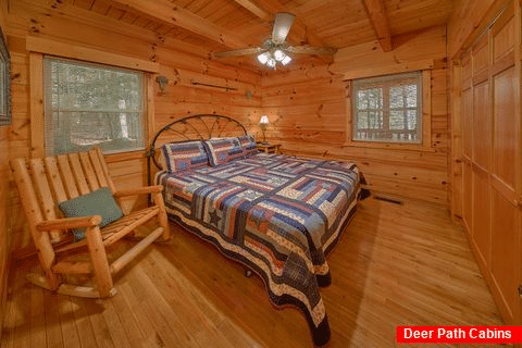 Cozy cabin rental with King Master bedroom - Cabin Fever