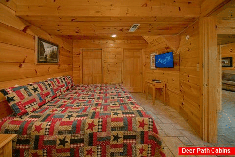 Spacious cabin rental with 3 King Bedrooms - Cabin Fever