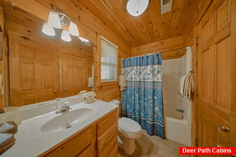 Rustic cabin rental with 3 Private bathrooms - Cabin Fever