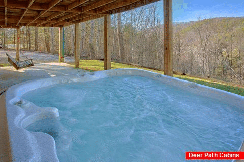 Private hot tub with a view at 3 bedroom cabin - Cabin Fever