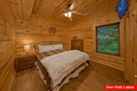 5 bedroom luxury cabin with Queen bedroom - Cowboy Up