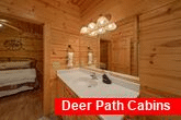 Queen bedroom with Private Bath in cabin rental