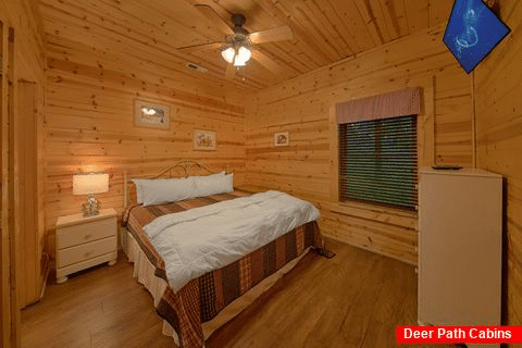 5 bedroom cabin with 2 Queen bedrooms - Cowboy Up