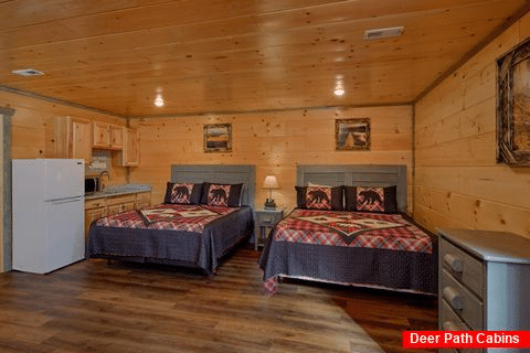 Spacious 6 Bedroom Cabin Gatlinburg Sleeps 12 - Gatlinburg Hideaway