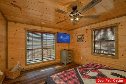 6 Bedroom with Game and Theater Room Sleeps 12 - Gatlinburg Hideaway