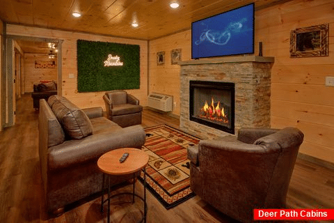 Theater Room and Game Room Gatlinburg 6 Bedroom - Gatlinburg Hideaway