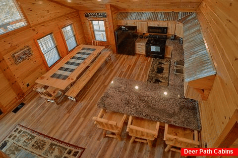 Pigeon Forge 4 Bedroom Cabin Sleeps 18 - Cubbs Dream