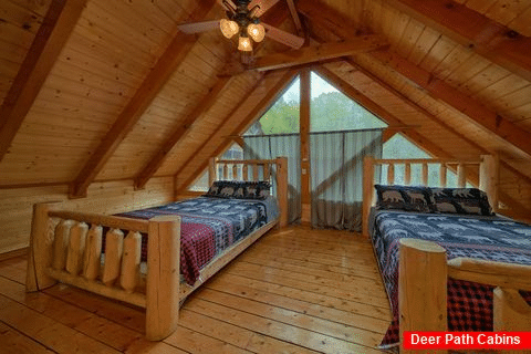 Spacious 8 Bedroom 6 Bath Cabin Sleeps 22 - Pool and a Theater Lodge