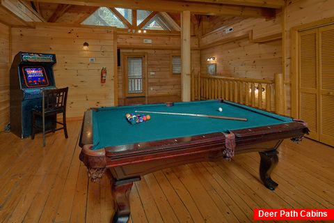 Spacious 8 Bedroom 6 Bath Cabin Sleeps 22 - Pool and a Theater Lodge