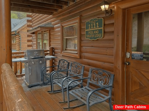 Spacious 8 Bedroom 6 Bath Cabin Sleeps 22 - Pool and a Theater Lodge