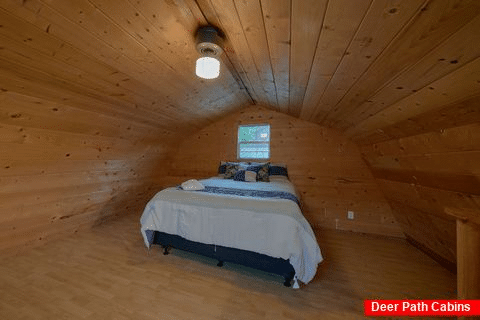 Private Bedroom in Cabin Rental - Rivers Ridge