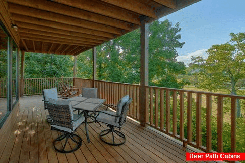 Lots of Outdoor Seating 5 Bedroom Cabin - Above Walden's Creek