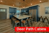 4 bedroom luxury cabin rental with full kitchen 