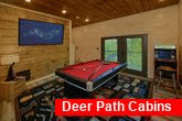 4 bedroom cabin with Pool table and Arcade game 