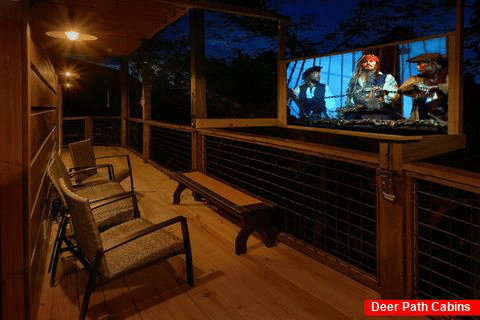 Cabin with Outdoor Theater and Private Pool - Skyscraper