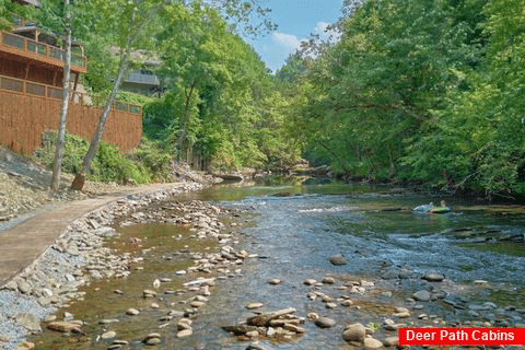 Rental cabins with River Views and River Walk - River Mist Lodge