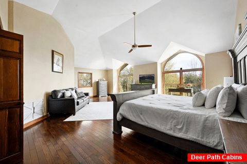 Master Bedroom with King Bed - Crestview Estate