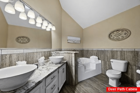 Master Bath 7 Bedroom Vacation Home Sleeps 24 - Crestview Estate