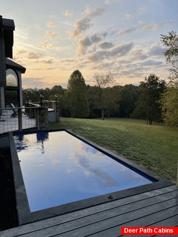 Beautiful 7 Bedroom with Outdoor Pool Sleeps 24 - Crestview Estate