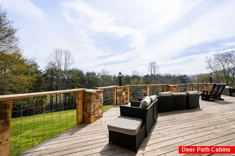 Spacious Outdoor Area and Views Sleeps 24 - Crestview Estate