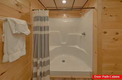 5 bedroom Cabin with Walk in Showers - Fiddler's Friend