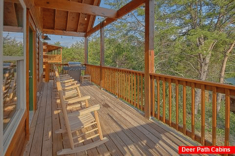 5 bedroom Pigeon Forge cabin with wooded view - Fiddler's Friend