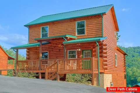 Luxurious 5 Bedroom 5 Bath Cabin Sleeps 16 - Fiddler's Friend