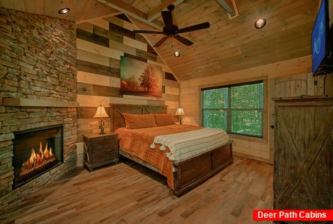 King Master Suite with bath in 4 bedroom cabin - Never Gonna Leave