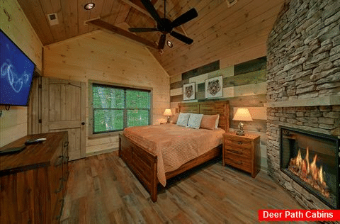 4 bedroom cabin King bedroom with fireplace - Never Gonna Leave