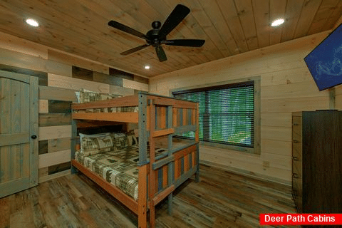 Bunk beds for 4 kids in 4 bedroom cabin rental - Never Gonna Leave