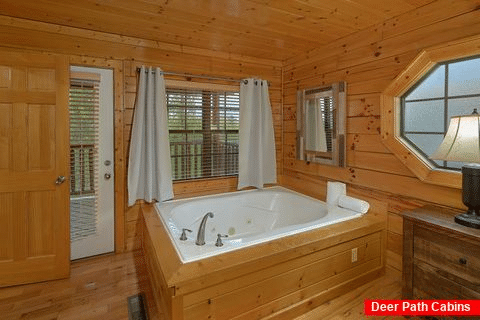 Premium Cabin with Jacuzzi in Master Bedroom - Knockin On Heaven's Door