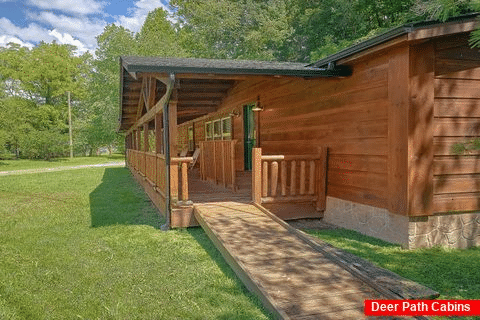 Pigeon forge cabin with ramp to the front porch - A Step Away