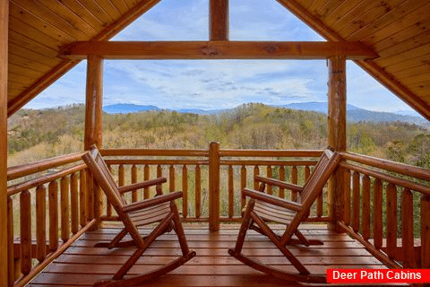 4 Bedroom Cabin with a View near Pigeon Forge - Cubbs Dream