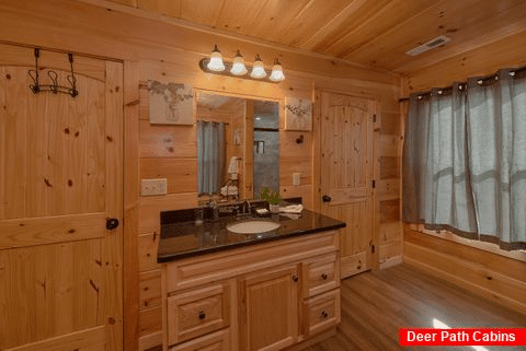 Private Master Bath in 3 bedroom rental cabin - Bandit Lodge