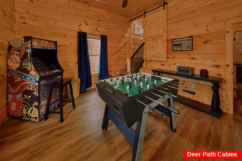 3 bedroom cabin with Arcade game and foosball - Bandit Lodge