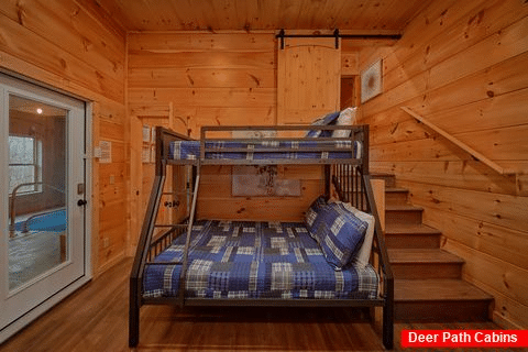 3 bedroom cabin with bunk beds and TV - Bandit Lodge