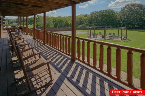 Cabin with large yard for group event or wedding - Fireside Retreat