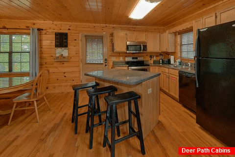 Beautiful 4 Bedroom 3.5 Bath Sleeps 12 - Grand Getaway Cabin