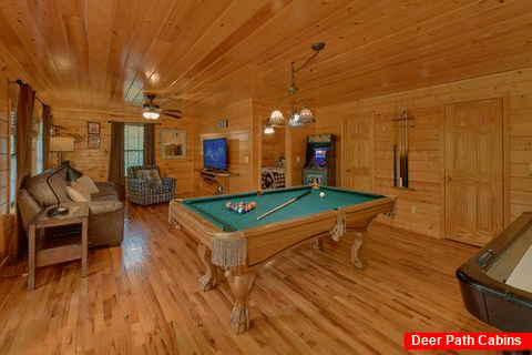 4 Bedroom with Pool Table and Game Room - Grand Getaway Cabin