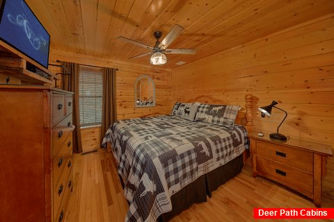 Beautiful 4 Bedroom Cabin Sleeps 12 - Grand Getaway Cabin