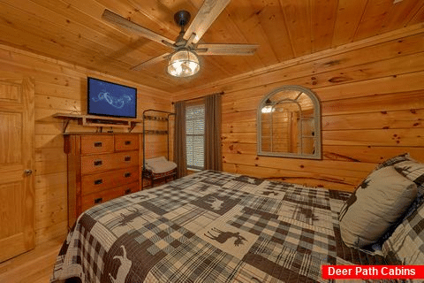 4 Bedroom 3.5 Bath Cabin Sleeps 12 - Grand Getaway Cabin