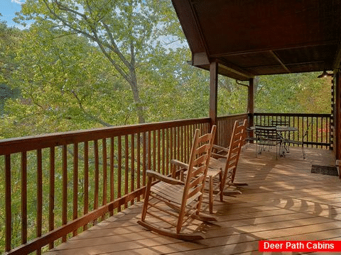 4 Bedroom with Picnic Table and Rocking Chairs - Grand Getaway Cabin