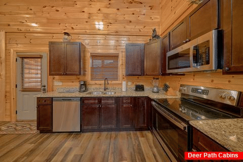 4 bedroom Pigeon Forge cabin with full kitchen - Huckleberry Lodge