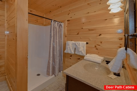 Private Master Bath in 4 bedroom pool cabin - Huckleberry Lodge