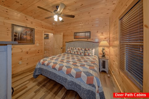 Luxury cabin rental with 3 King Master bedrooms - Huckleberry Lodge