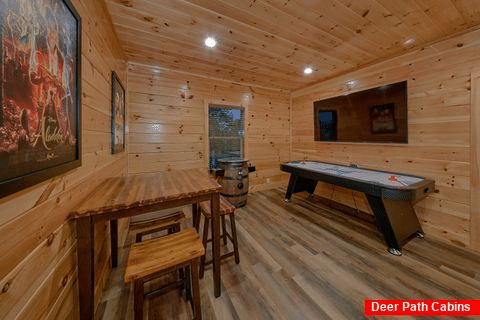 4 bedroom cabin with Game Room and air hockey - Huckleberry Lodge