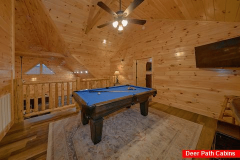 Pool Table Game Room in 4 bedroom luxury cabin - Huckleberry Lodge