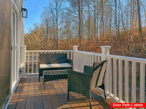 3 bedroom cabin with wooded views and balcony - Cardinals Creek III